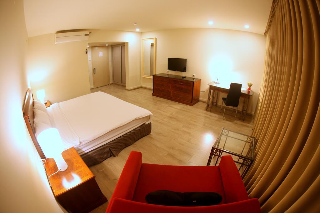 Avia Hotel & Resort Yehud-Monosson Exterior foto